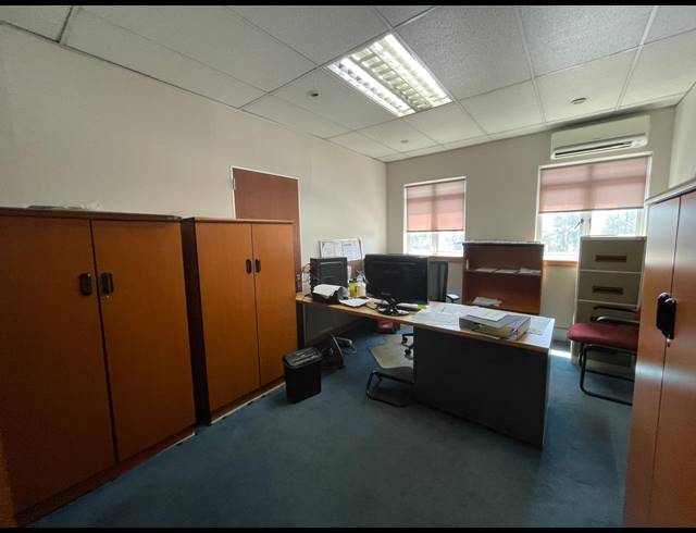 574M² OFFICE FOR SALE IN BRYANSTON